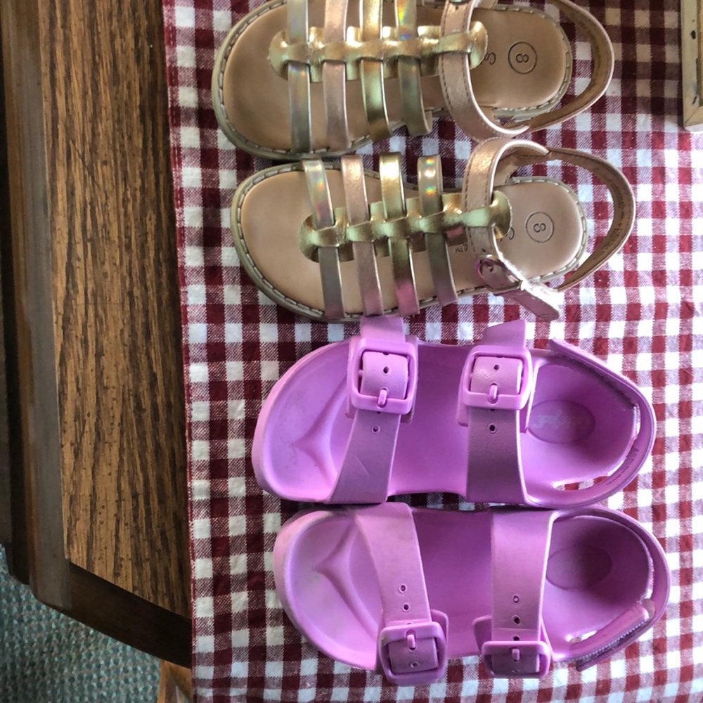 Toddler size 8 girls sandals- worn but in good shape.